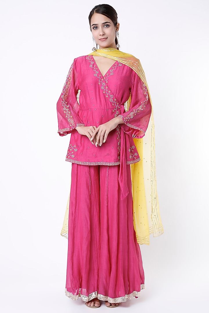 Fuchsia Gota Embroidered Kurta Set by Label Nimbus at Pernia's Pop Up Shop