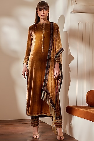 Gold Printed Kurta Set by Nikita Mhaisalkar