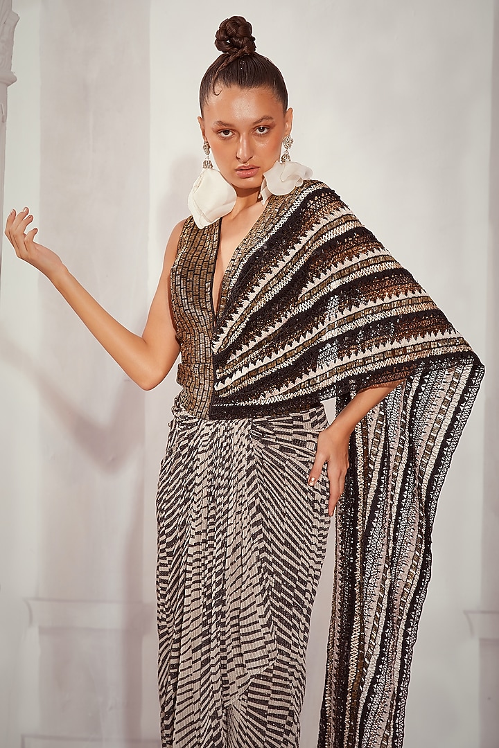 Black Sequins Georgette Digital Printed Pre-Draped Bridal Saree by Nikita Mhaisalkar at Pernia's Pop Up Shop