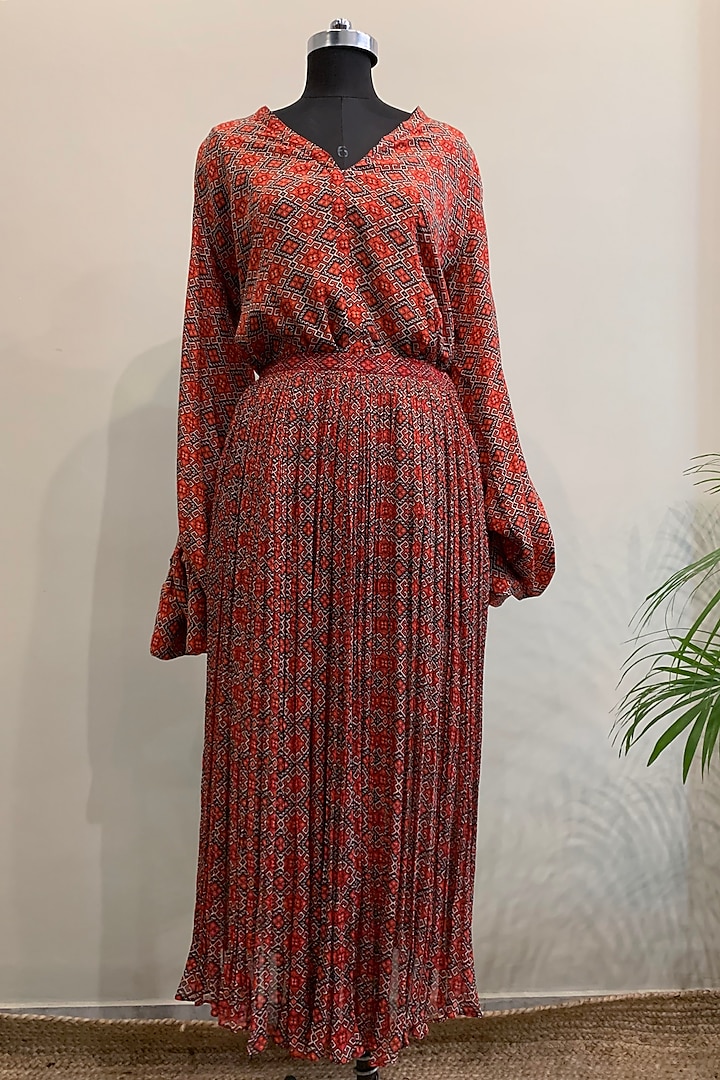 Red Yana Printed Skirt Set by Nikita Mhaisalkar