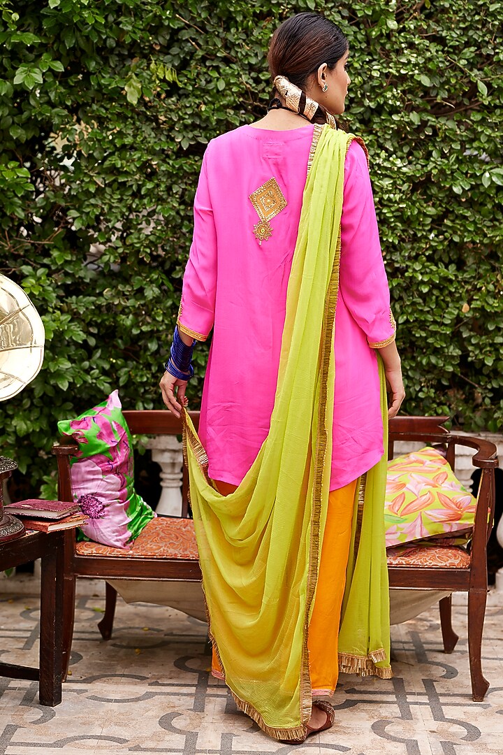 Neon Pink Pure Crepe Resham Embellished Kurta Set by Nimbu Mirchi at Pernia's Pop Up Shop