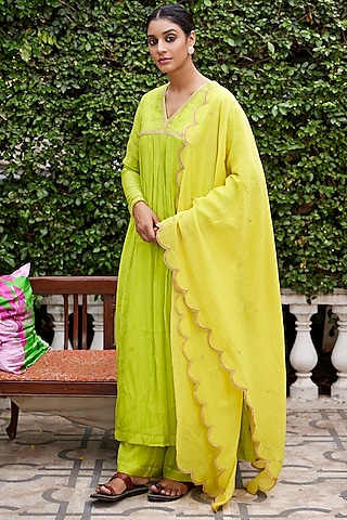 Neon Green Pure Chanderi Resham Embroidered Kurta Set by Nimbu Mirchi