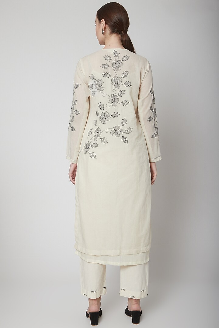 Off White Embroidered Kurta by Nineteen89 by Divya Bagri at Pernia's Pop Up Shop