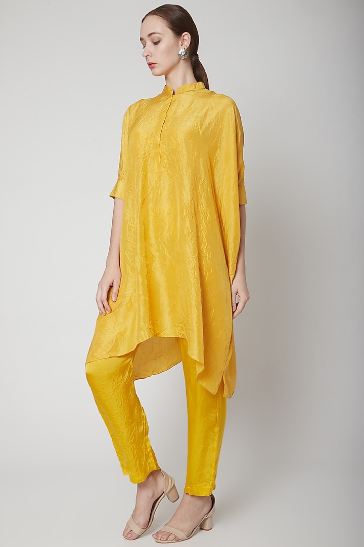 Mustard Embroidered Kurta With Pants by Nineteen89 by Divya Bagri