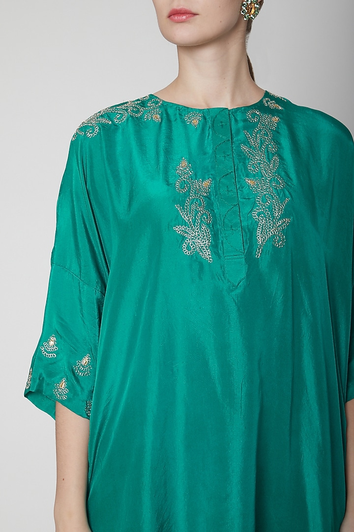 Emerald Green Embroidered Kurta With Pants by Nineteen89 by Divya Bagri at Pernia's Pop Up Shop