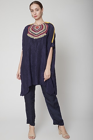 Black Embroidered Kaftan Kurta With Pants by Nineteen89 by Divya Bagri