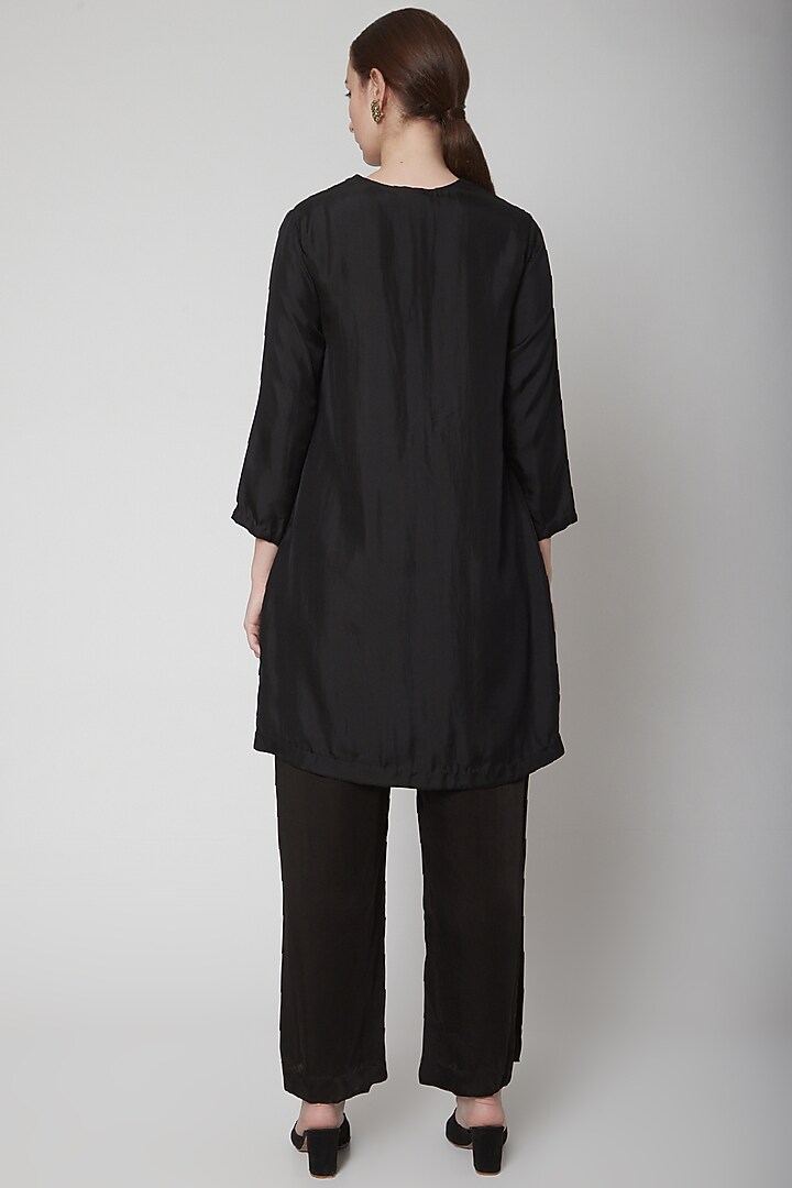 Black Embroidered Kurta Set by Nineteen89 by Divya Bagri at Pernia's Pop Up Shop
