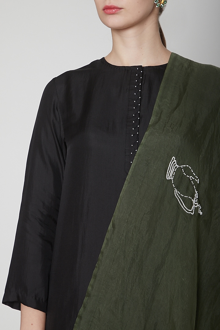 Black Embroidered Kurta Set by Nineteen89 by Divya Bagri at Pernia's Pop Up Shop
