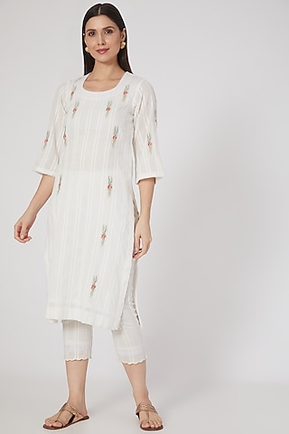 White Kurta Set With Embroidery by Nineh