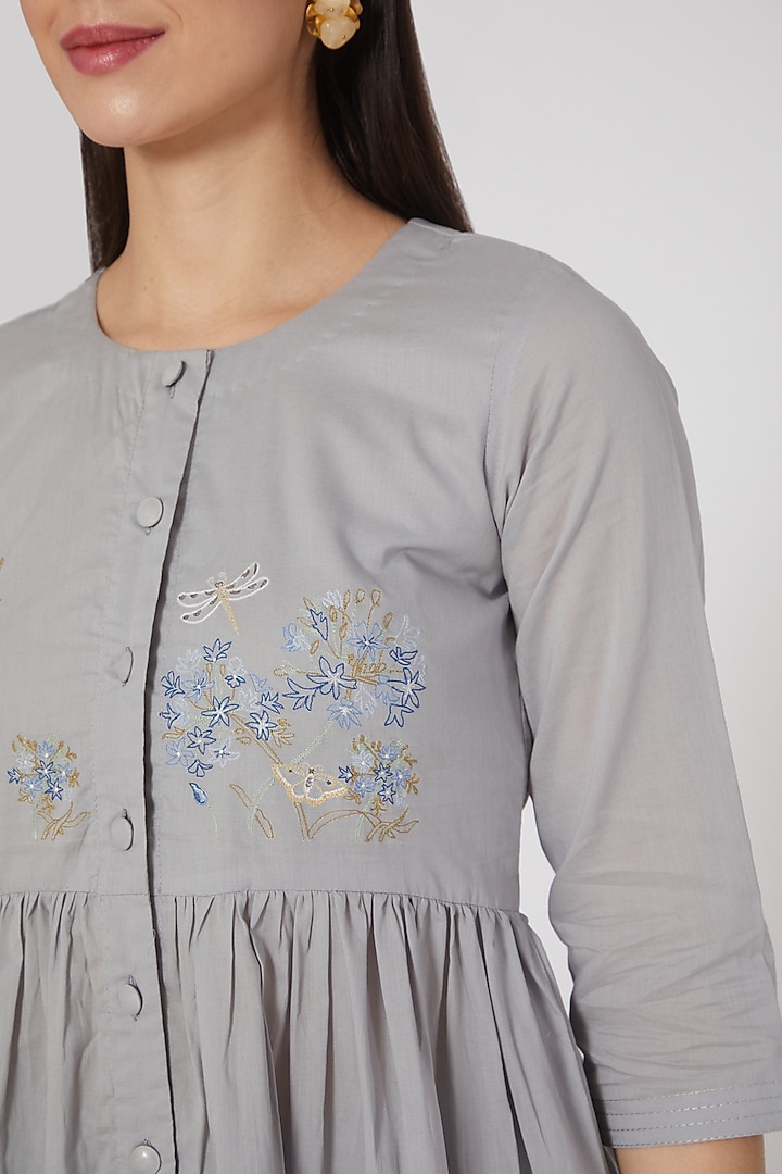 Grey Embroidered Kurta Set by Nineh at Pernia's Pop Up Shop