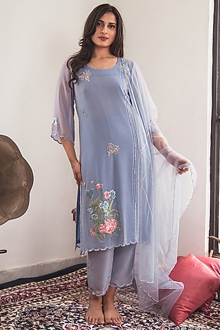 Lavender Hand & Machine Embroidered Kurta Set by Nineh
