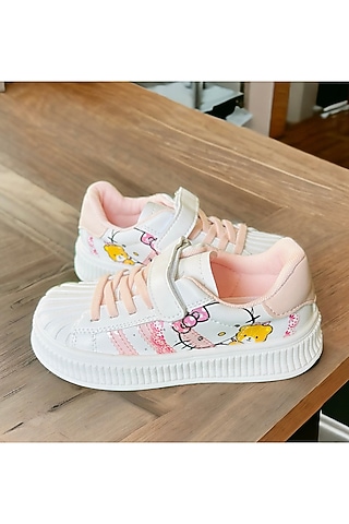 White PU Kitty Shoes For Girls by Ninobello