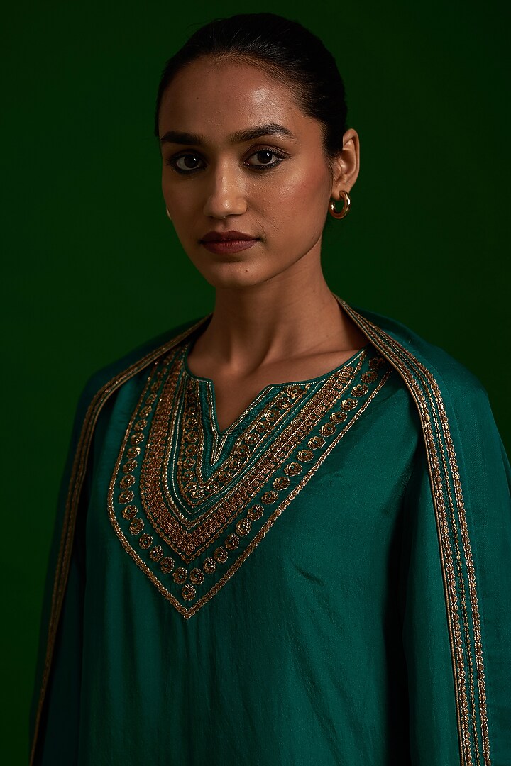 Emerald Green Embroidered Kurta Set by Nishar Ahmed at Pernia's Pop Up Shop