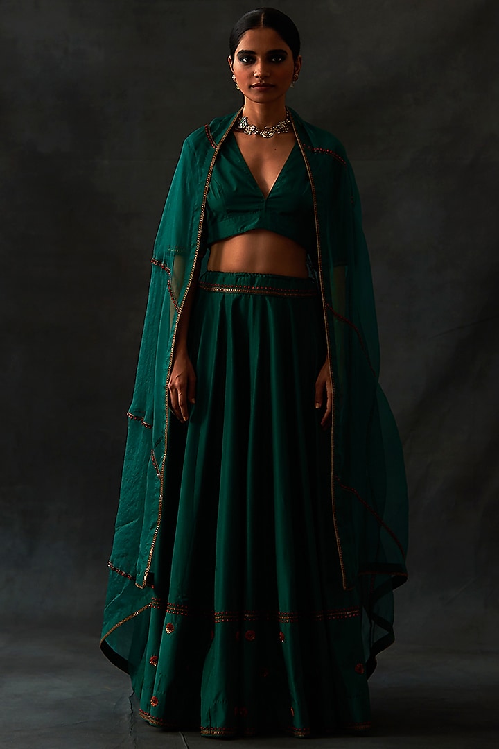 Emerald Green Habutai Silk Embellished Wedding Lehenga Set by Nishar Ahmed at Pernia's Pop Up Shop