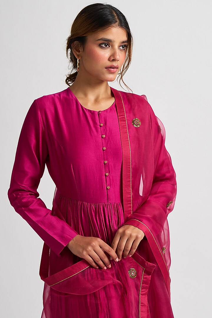 Magenta Chanderi Party Wear Anarkali Set by Nishar Ahmed at Pernia's Pop Up Shop