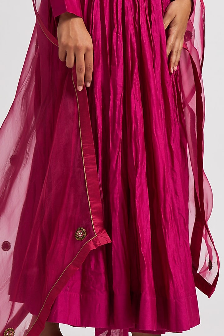 Magenta Chanderi Party Wear Anarkali Set by Nishar Ahmed at Pernia's Pop Up Shop