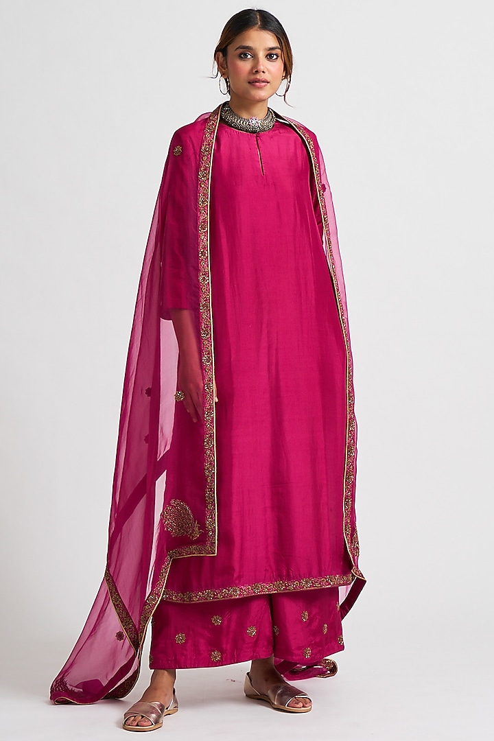 Magenta Hand Embroidered Kurta Set by Nishar Ahmed at Pernia's Pop Up Shop