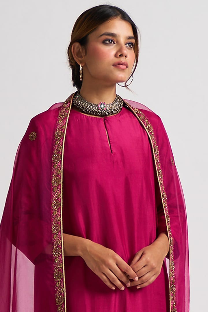 Magenta Hand Embroidered Kurta Set by Nishar Ahmed at Pernia's Pop Up Shop