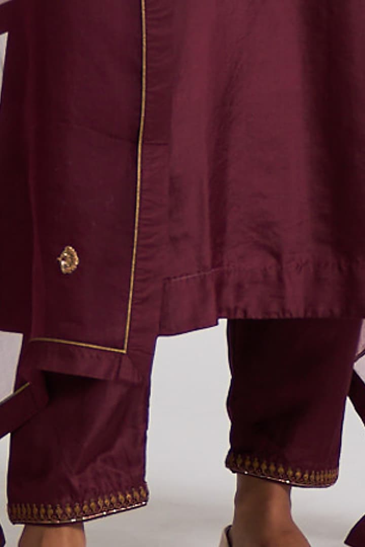 Sangria Hand Embroidered Kurta Set by Nishar Ahmed at Pernia's Pop Up Shop