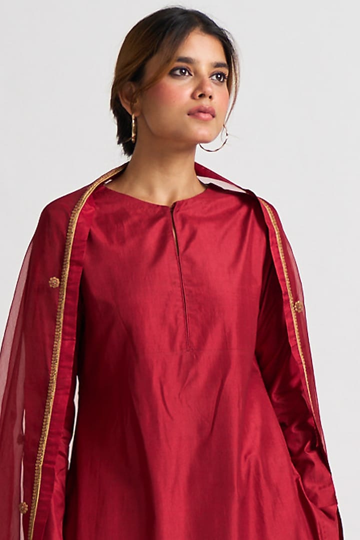 Deep Red Hand Embroidered Kurta Set by Nishar Ahmed at Pernia's Pop Up Shop