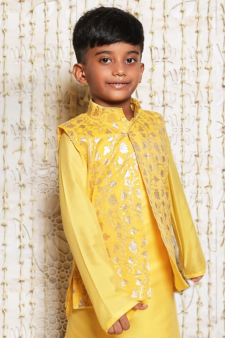 Yellow Chanderi Cotton Printed & Embroidered Bundi Jacket Set For Boys by Nitya Bajaj Miniature at Pernia's Pop Up Shop