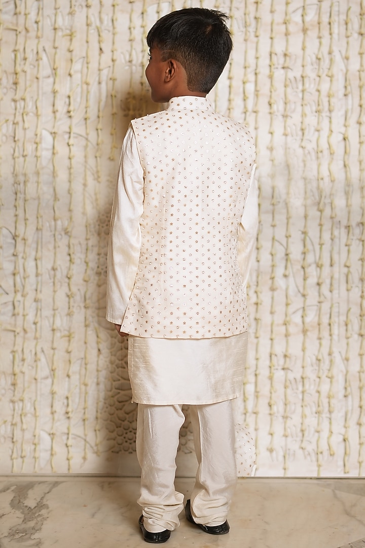 Ivory Chanderi Cotton Hand Embroidered Bundi Jacket Set For Boys by Nitya Bajaj Miniature at Pernia's Pop Up Shop