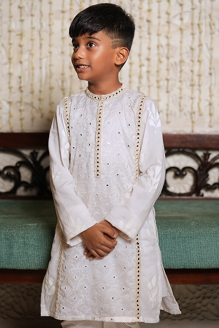 Ivory Chanderi Cotton Hand Embroidered Kurta Set For Boys by Nitya Bajaj Miniature at Pernia's Pop Up Shop