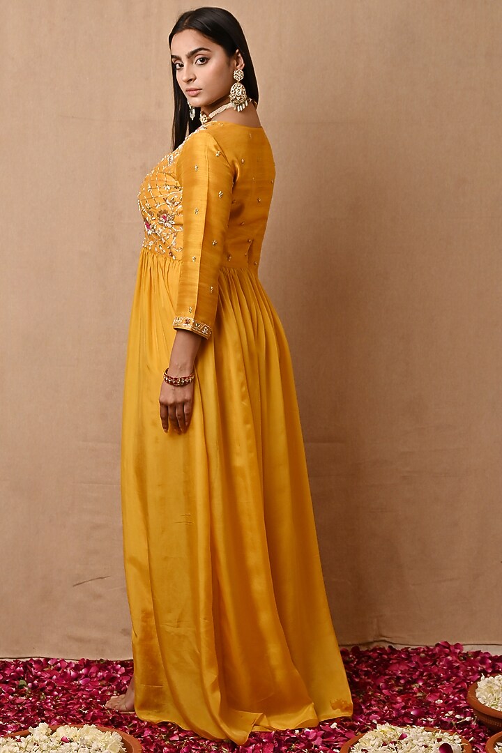 Yellow Hand Embroidered Tunic Set by NITISHA at Pernia's Pop Up Shop