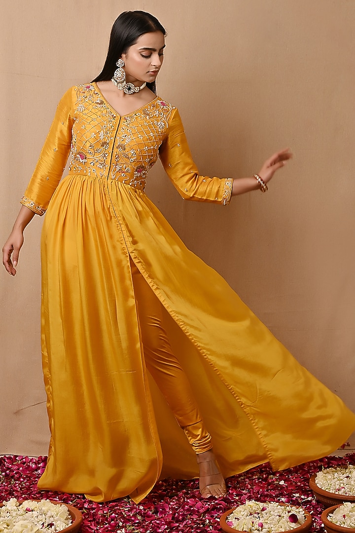 Yellow Hand Embroidered Tunic Set by NITISHA at Pernia's Pop Up Shop