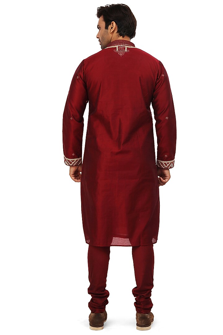 Burgundy Embroidered Kurta Set by Nitesh Singh Chauhan at Pernia's Pop Up Shop