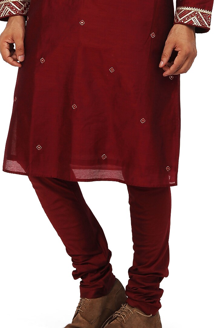 Burgundy Embroidered Kurta Set by Nitesh Singh Chauhan at Pernia's Pop Up Shop