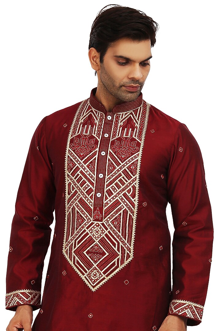 Burgundy Embroidered Kurta Set by Nitesh Singh Chauhan at Pernia's Pop Up Shop