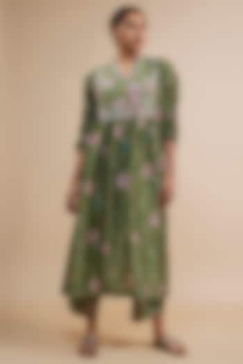Green Silk Chanderi Beads Embroidered & Floral Printed Kurta Set by Niti Bothra at Pernia's Pop Up Shop