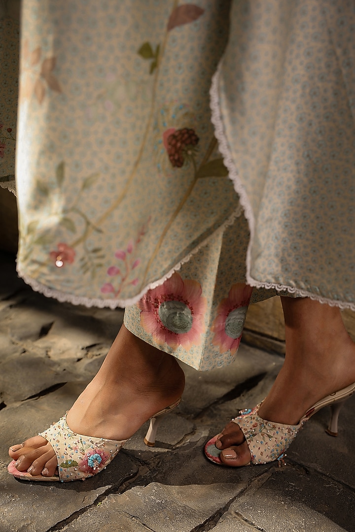 Ivory Silk Chanderi Embroidered Kurta Set by Niti Bothra at Pernia's Pop Up Shop