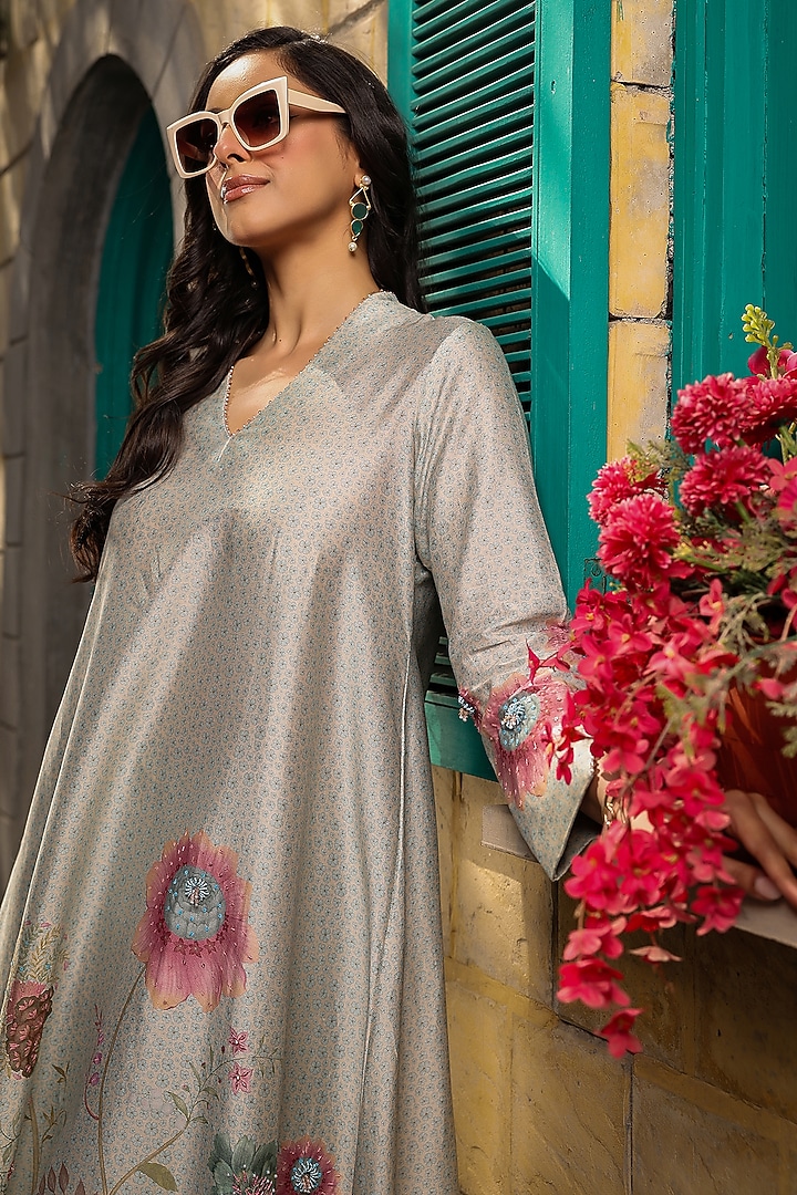 Ivory Silk Chanderi Embroidered Kurta Set by Niti Bothra at Pernia's Pop Up Shop