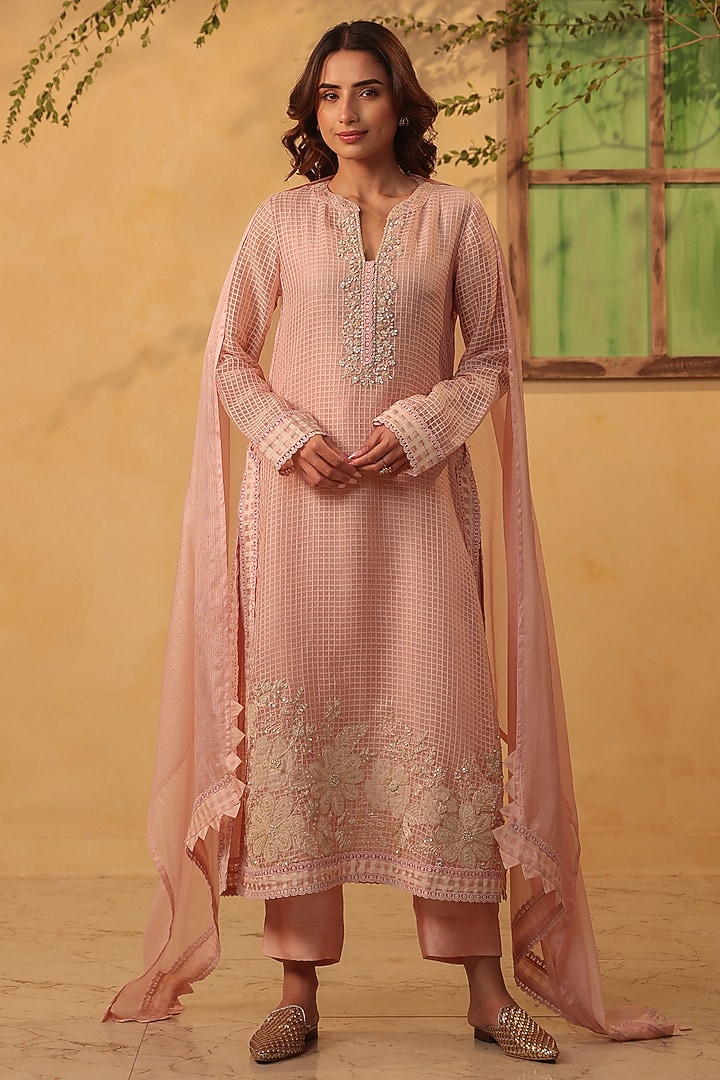 Light Pink Silk Chanderi Resham & Applique Embroidered Kurta Set by Niti Bothra at Pernia's Pop Up Shop