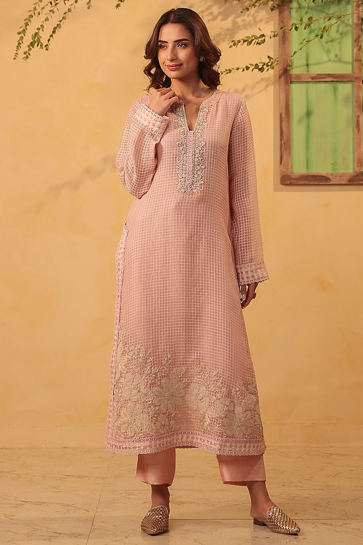 Light Pink Silk Chanderi Resham & Applique Embroidered Kurta Set by Niti Bothra at Pernia's Pop Up Shop