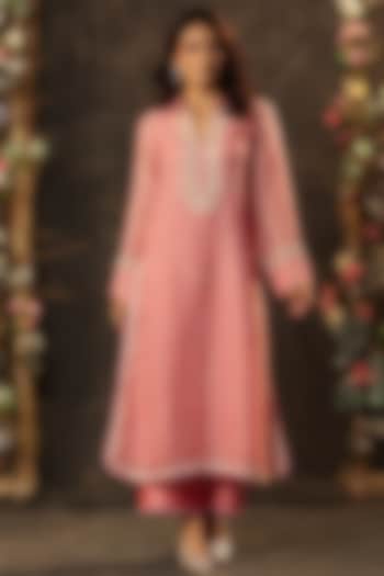 Pink Silk Chanderi Resham & Pearl Embroidered Kurta Set by Niti Bothra at Pernia's Pop Up Shop
