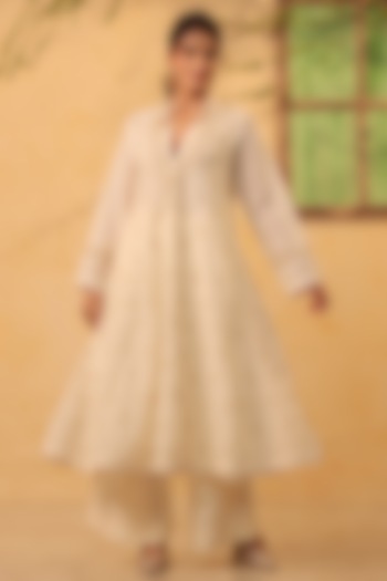 Ivory Silk Chanderi Pearl Embroidered Kalidar Kurta Set by Niti Bothra at Pernia's Pop Up Shop