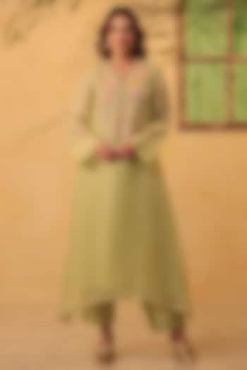 Green Silk Chanderi Resham & Pearl Embroidered Kurta Set by Niti Bothra at Pernia's Pop Up Shop