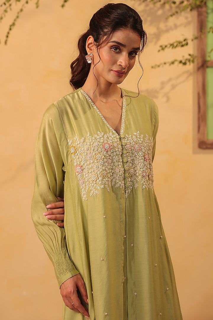 Green Silk Chanderi Applique & Resham Embroidered Jacket-Style Kurta Set by Niti Bothra at Pernia's Pop Up Shop