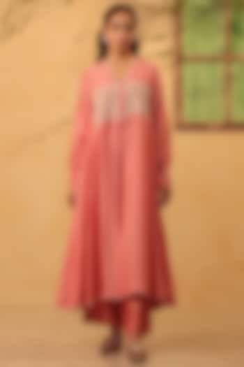 Pink Silk Chanderi Applique & Resham Embroidered Jacket-Style Kurta Set by Niti Bothra at Pernia's Pop Up Shop