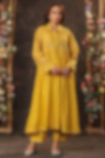 Yellow Silk Chanderi & Silk Tencel Kurta Set by Niti Bothra at Pernia's Pop Up Shop