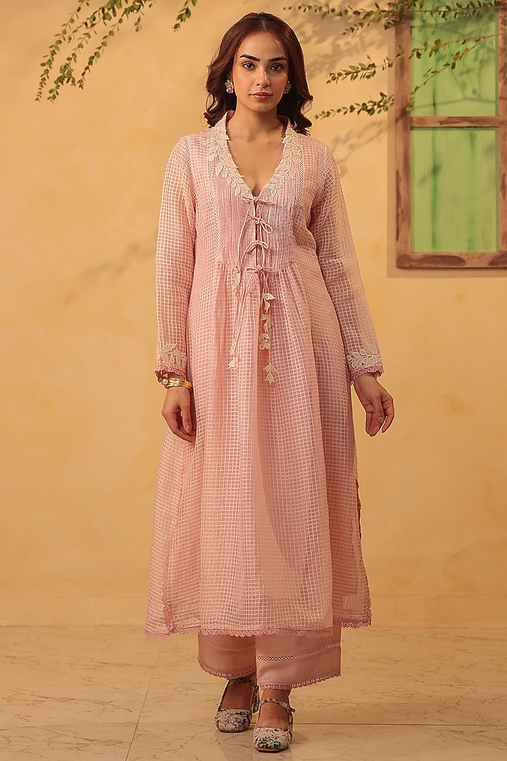 Light Pink Silk Chanderi Applique Embroidered Kurta Set by Niti Bothra at Pernia's Pop Up Shop