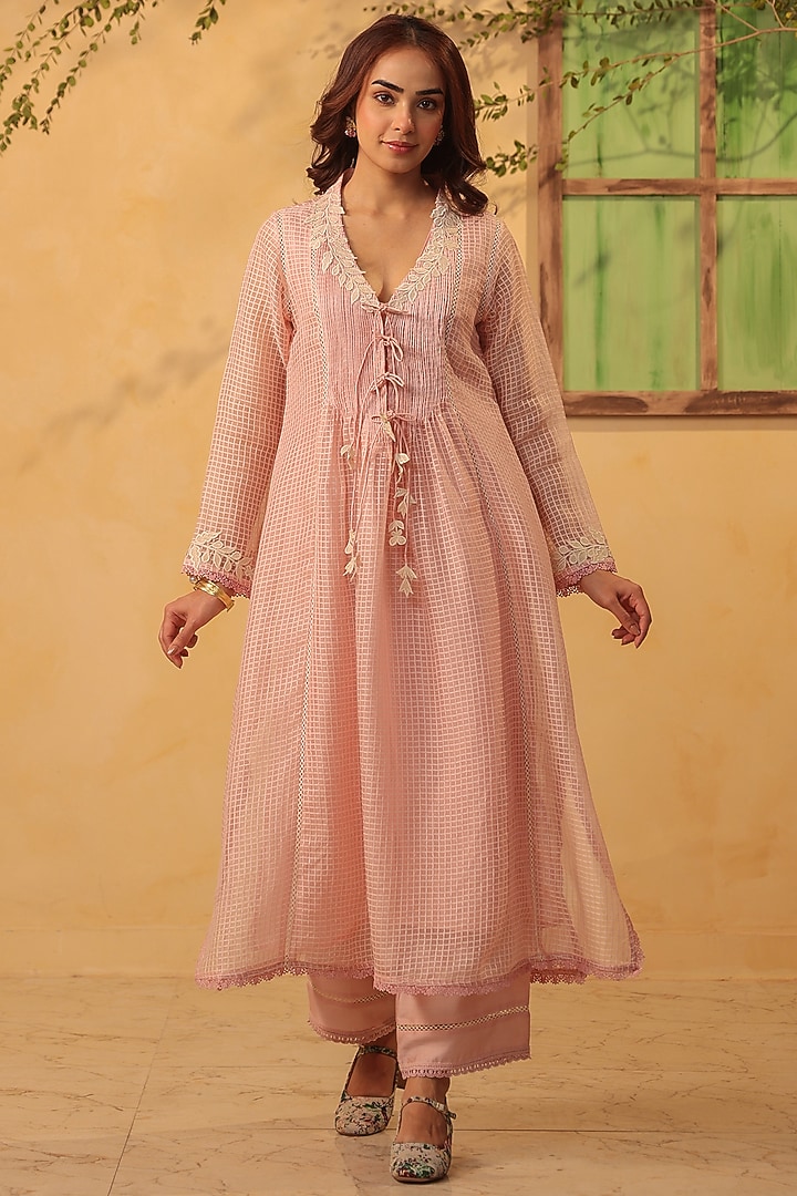 Light Pink Silk Chanderi Applique Embroidered Kurta Set by Niti Bothra at Pernia's Pop Up Shop