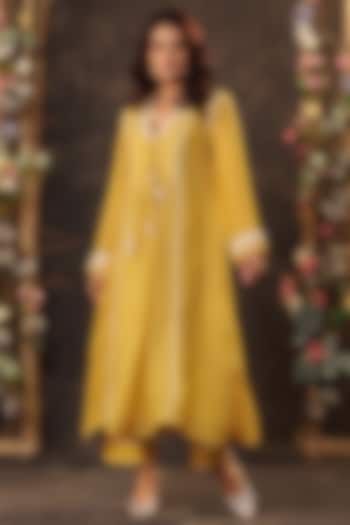 Yellow Silk Chanderi Applique Embroidered Kurta Set by Niti Bothra at Pernia's Pop Up Shop