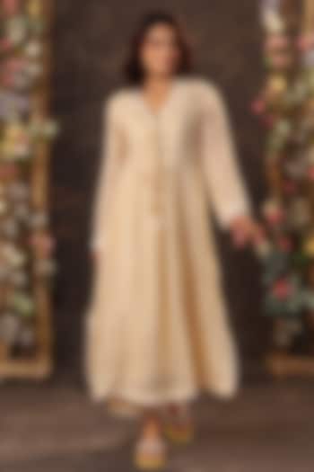 Beige Silk Chanderi Applique Embroidered Kurta Set by Niti Bothra at Pernia's Pop Up Shop