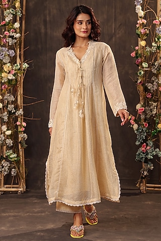 Beige Silk Chanderi Applique Embroidered Kurta Set by Niti Bothra