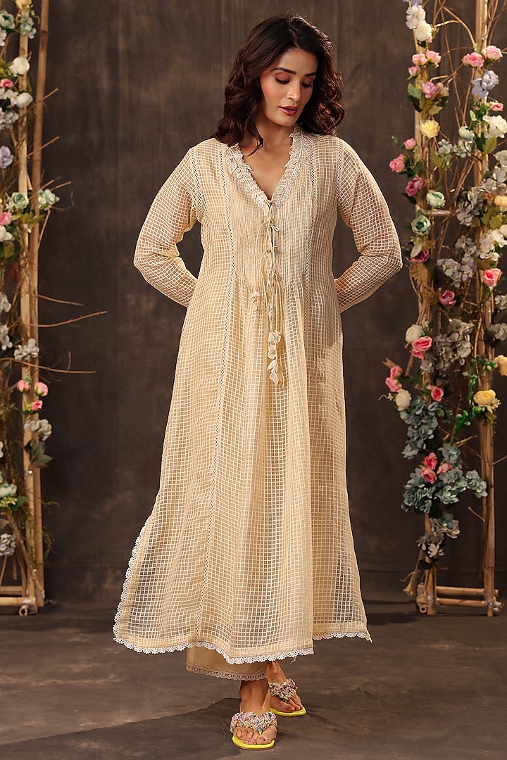 Beige Silk Chanderi Applique Embroidered Kurta Set by Niti Bothra at Pernia's Pop Up Shop