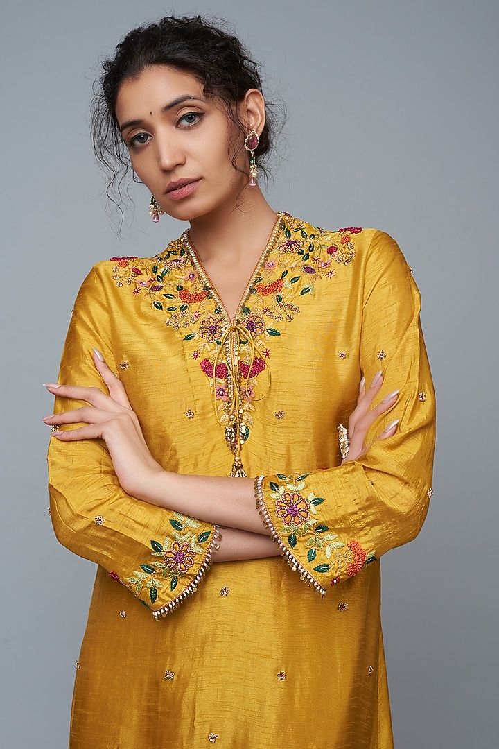 Mustard Pure Tissue Embellished Kurta Set by Niti Bothra at Pernia's Pop Up Shop